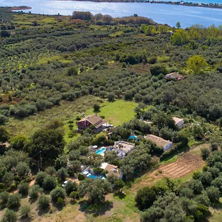 Luxury Just For 2 וילה Halikounas